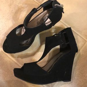 Black Wedges
